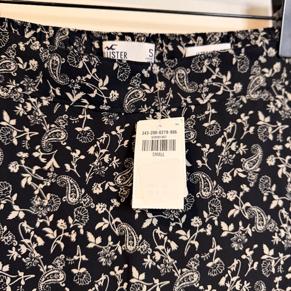 Hollister Black Mini Skirt with White Floral Print and Side Tie - Picture 4 of 8